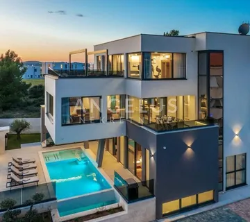 Istra, Medulin - Villa s bazenom 400m2
