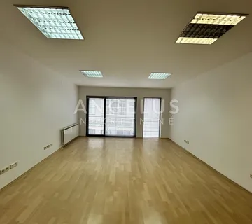 Zagreb, Centar, Poslovni prostor u novijoj zgradi 105 m2