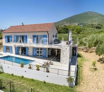 Kaštel Novi - novoizgrađena mediteranska kuća sa bazenom PRODAJA - cover