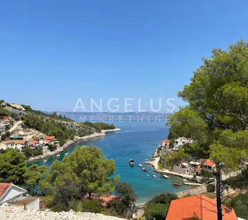 Hvar, Jelsa - atraktivno građevinsko zemljište prvi red do more, 1000 m2 - cover