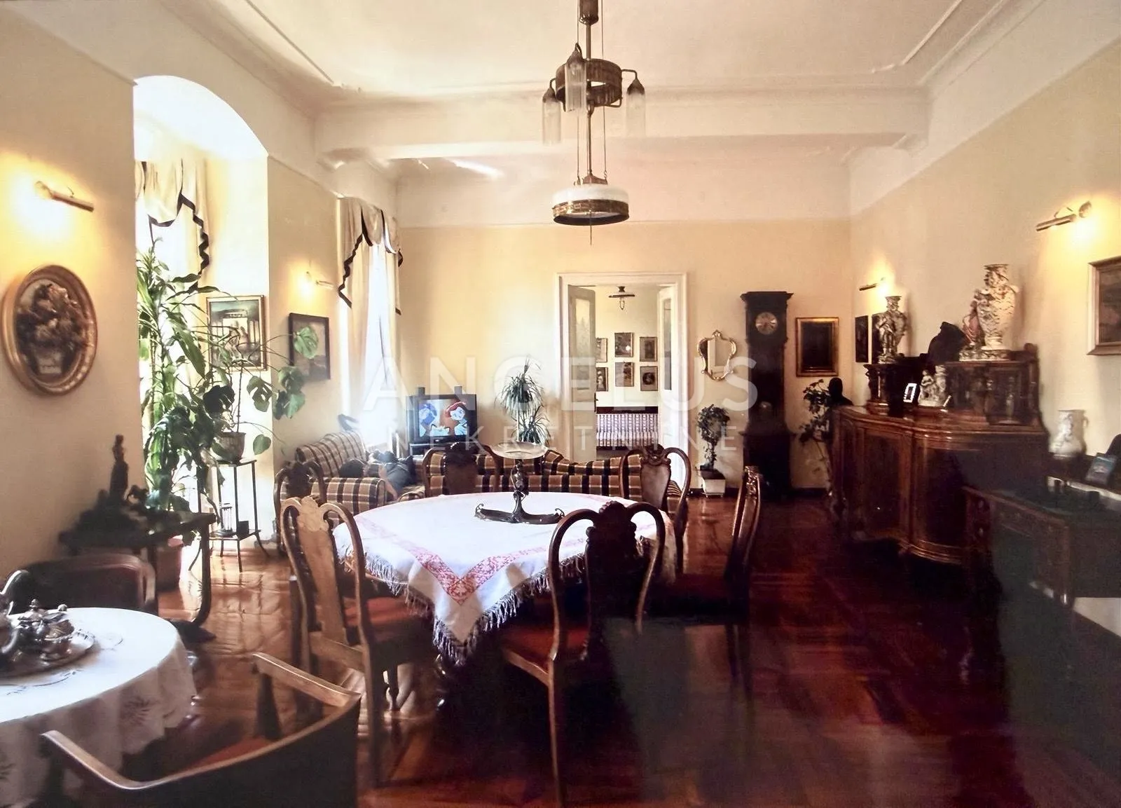 Zagreb, Centar - građanski stan 190m2 za prodaju - cover