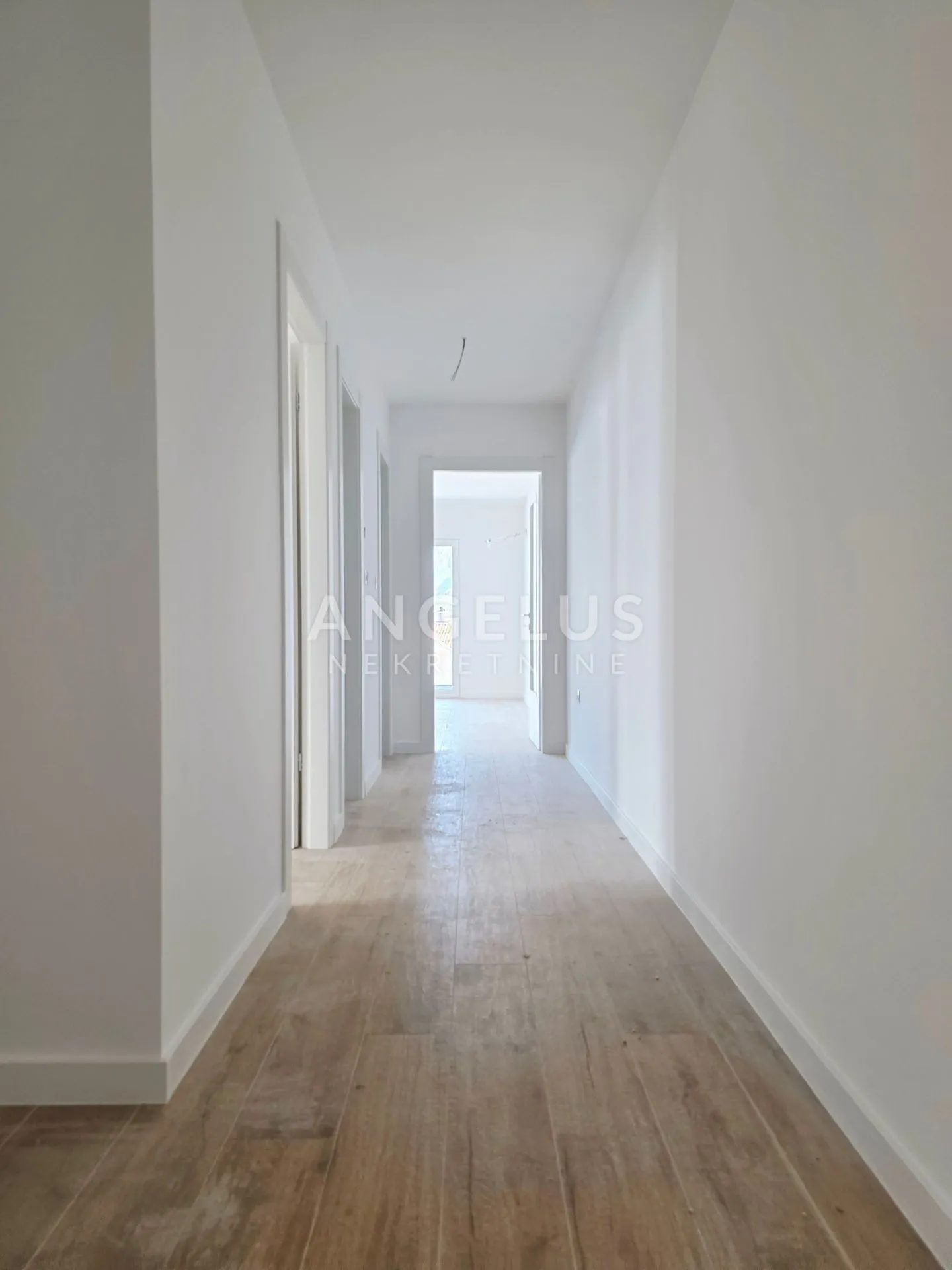 Strožanac, Podstrana - novogradnja, dvosoban stan, parking PRODAJA - cover