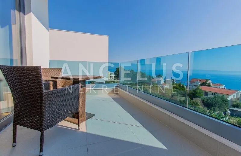 Makarska, 3 moderne vile sa zadivljujućim pogledom na more - cover