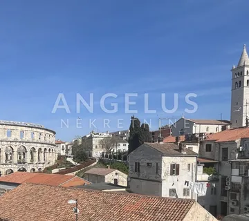 Istra, Pula - Stan s pogledom na amfiteatar i more - cover