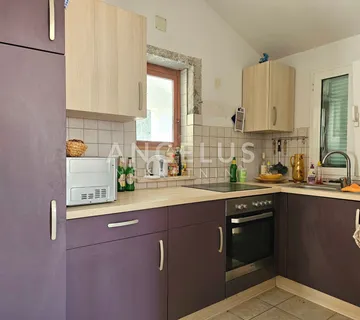 Šolta, Maslinica - samostojeća kuća blizu mora - cover