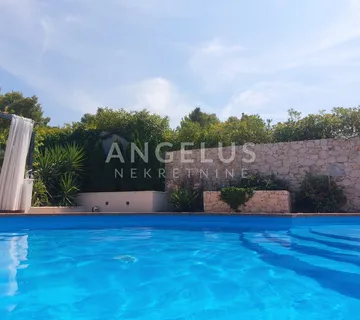 Brač, Sutivan - kuća u zelenoj oazi sa bazenom, PRODAJA - cover