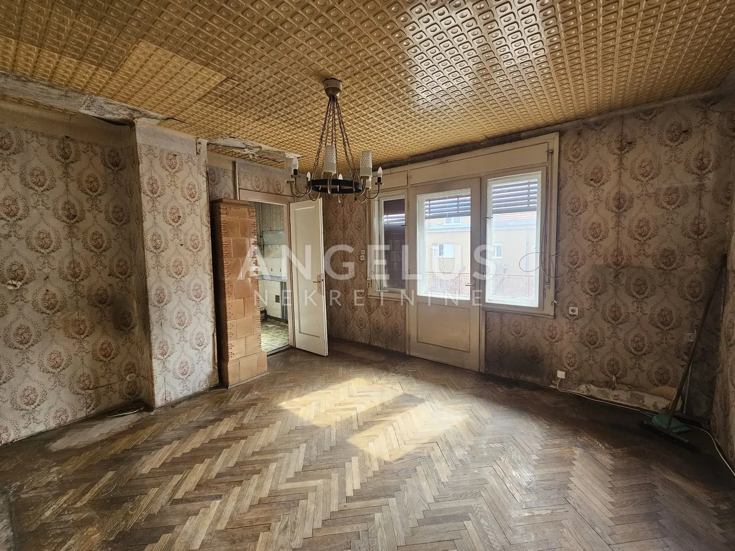 Zagreb - Maksimir Stan za adaptaciju 70m2 + terasa 40m2  - cover