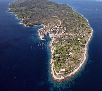 Hvar, Sućuraj - građevno zemljište, drugi red do mora, 1760 m2 - cover