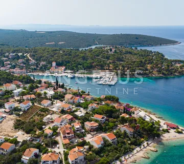 Šolta, Maslinica - kuća u blizini mora i plaže, PRODAJA - cover