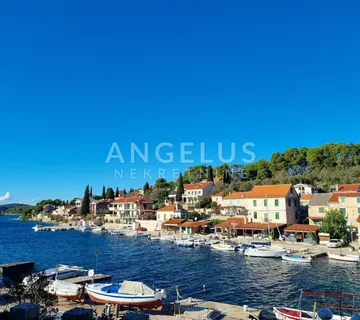 Šolta, Maslinica - dvoetažni stan, terasa, pogled na more, PRODAJA - cover