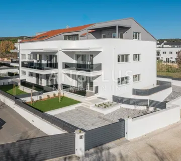 Istra, Rovinj - Ekskluzivan stan s pogledom na more - cover