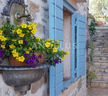 Brač, Milna - Kamena kuća u centru Milne sa bazenom, PRODAJA - cover