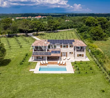 Istra, Pula - luksuzna vila s bazenom i imanjem, dugoročno! - cover