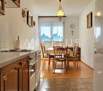 Split, Kocunar - prostran dvosoban stan, 72 m2, PRODAJA - cover