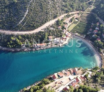 Hvar, Jelsa - atraktivno građevinsko zemljište prvi red do more, 1000 m2 - cover