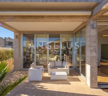 Dubrovnik, Lapad – moderan penthouse 240m2 s bazenom