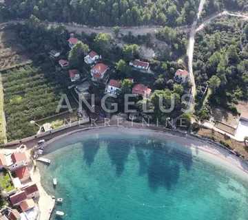 Hvar, Jelsa - atraktivno zemljište s pogledom na more 2000 m2