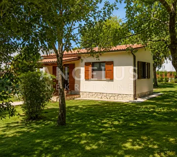 Istra, Fažana - kuća prizemnica 103m2 sa velikim vrtom, dugoročno! - Valbandon, Fažana