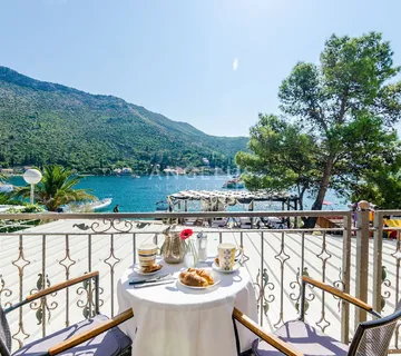 Dubrovnik, Zaton - kuća na rivi s bazenom i restoranom - 620 m2 - Zaton, Dubrovnik