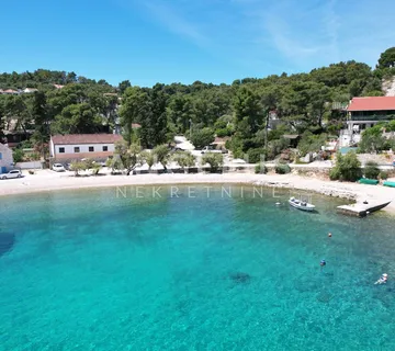 Šolta - zemljište sa dozvolom, prvi red do mora, PRODAJA - Rogač, Šolta