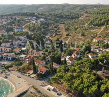 Brač, Sutivan - zemljište sa dozvolom blizu mora, 600 m2, PRODAJA