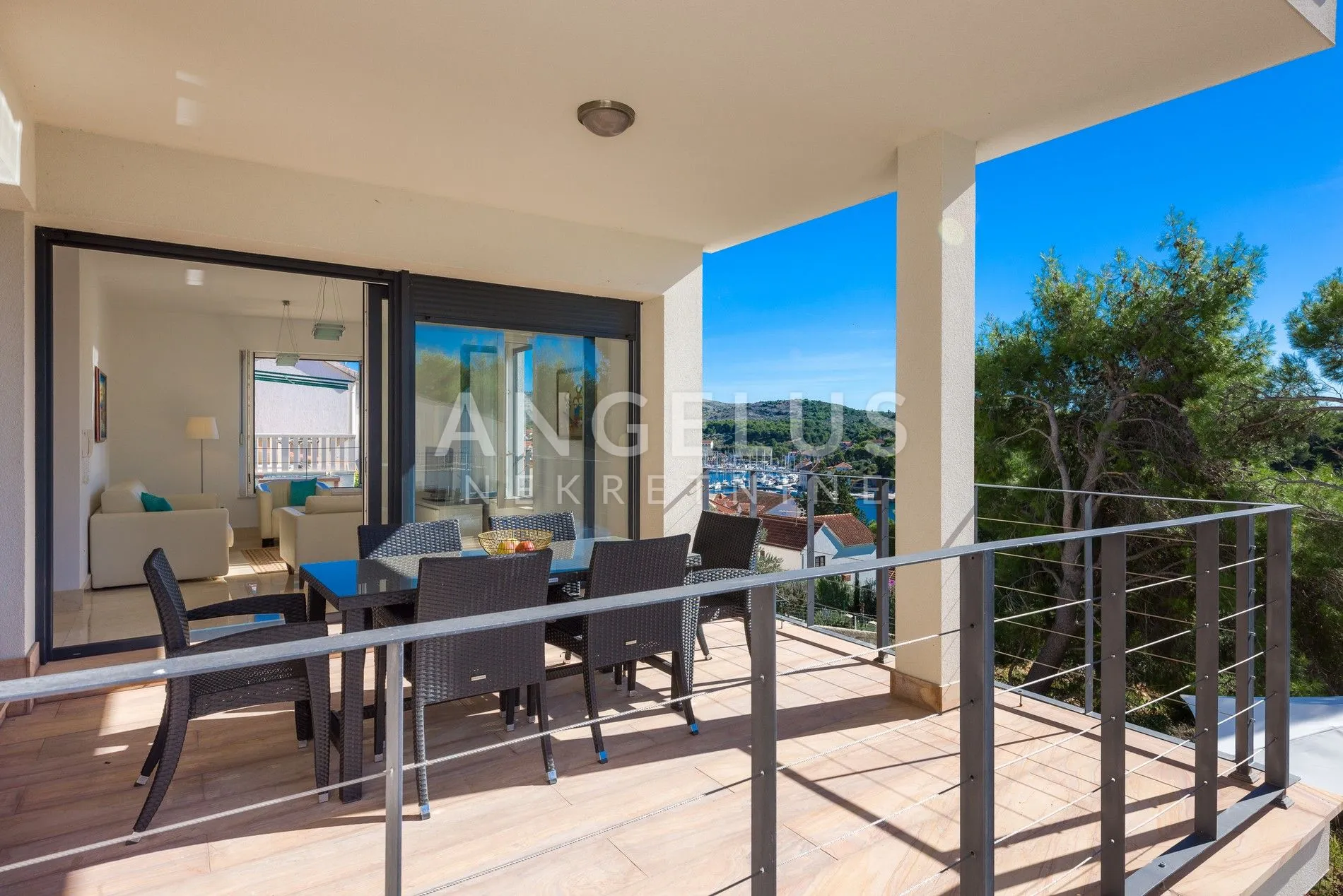 Brač, Milna - apartman sa pogledom, parking i bazen, PRODAJA - cover