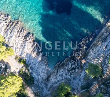 Šolta - građ.zemljište sa pogledom na more, 867 m2, PRODAJA - cover