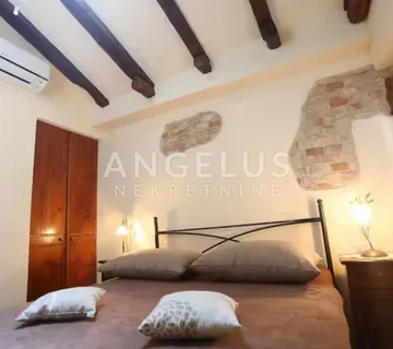 Split, Varoš - renovirana kamena kuća u blizini Rive - cover