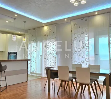 Split, Žnjan - Prostran i luksuzan trosoban stan s pogledom na more, 120 m2, PRODAJA