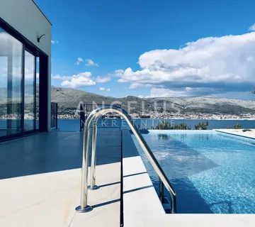 Čiovo - luksuzna vila sa otvorenim pogledom na more, 315 m2 - Okrug Donji, Okrug