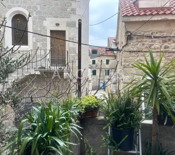 Split, Varoš - Stan u kamenoj kući, 63 m2, PRODAJA