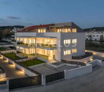 Istra, Rovinj - Luksuzni stan sa pogledom na stari grad - cover