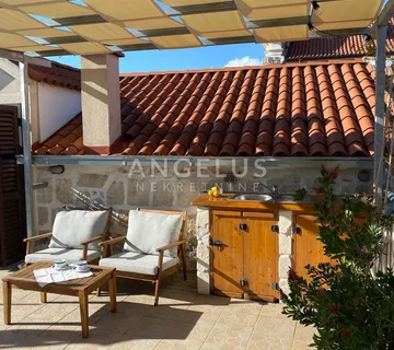 Kaštel Lukšić - Lijepa kamena kuća 170 m2, udaljena 50 m od mora, PRODAJA - cover