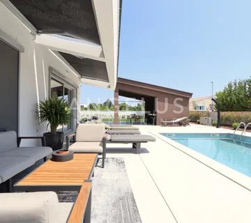 Istra, Svetvičenat - Moderna vila bazenom, 220 m2 - cover