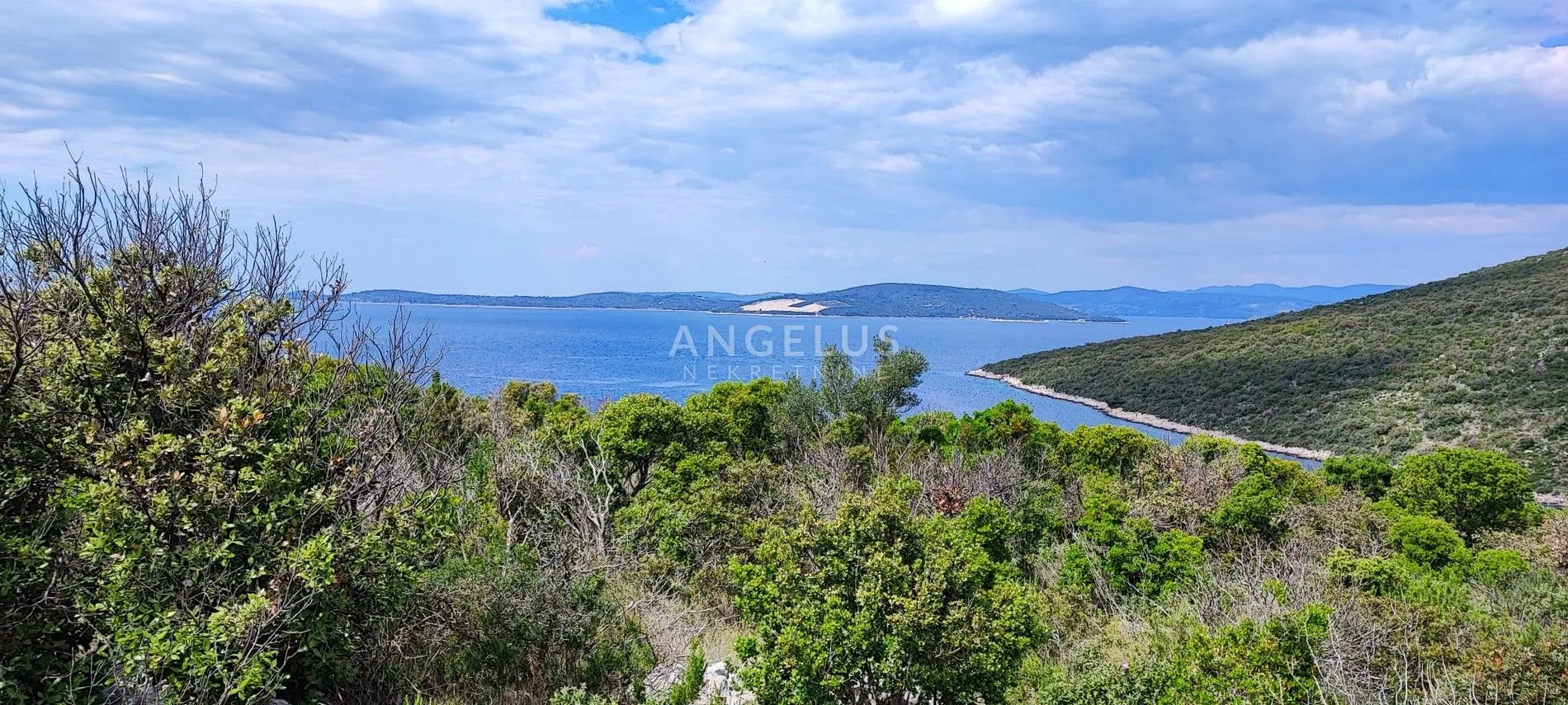 Šolta, Maslinica - građevinsko zemljište s pogledom na more  - cover