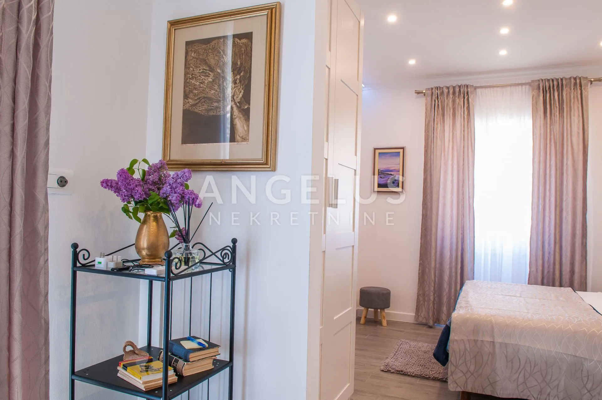 Split, centar - uređeni apartmani u Dioklecijanovoj palači - cover