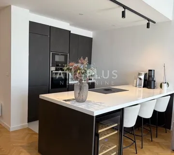 Solin - luksuzan namješten dvoetažan stan, parking PARKING - cover