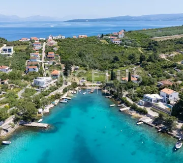 Šolta, Nečujam - građ.zem. u blizini mora, 2400 m2, PRODAJA - cover