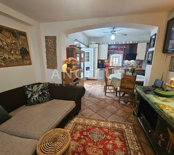 Kaštel Lukšić - Autentična kamena kuća s terasom i pogledom na more, PRODAJA - cover