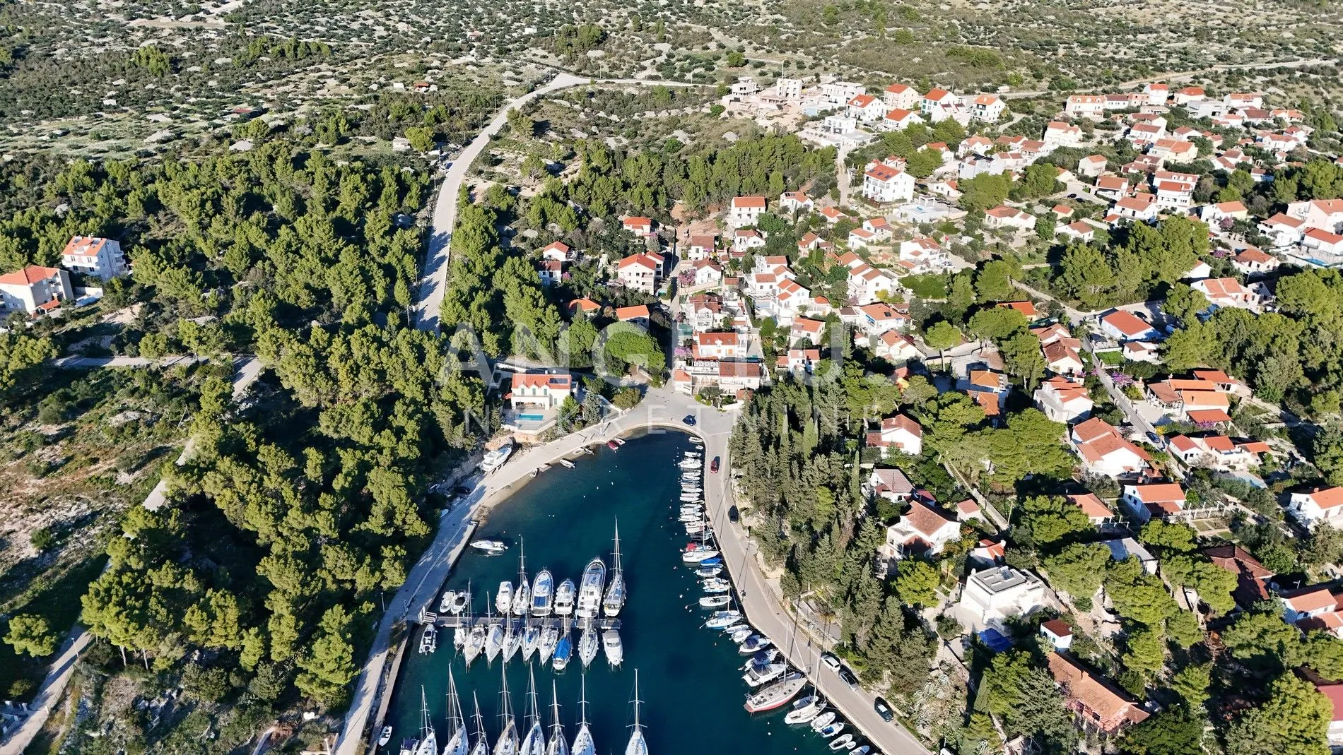Brač, Milna  -građ. zemljište u blizini mora, 730 m2, PRODAJA - cover