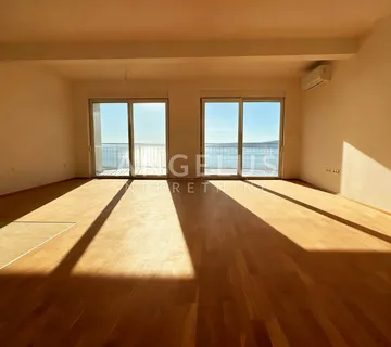 Baška Voda, penthaus s garažom - cover