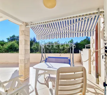 Pelješac, Lovište – prostrani trosobni stan blizu plaže – 90 m2 - cover