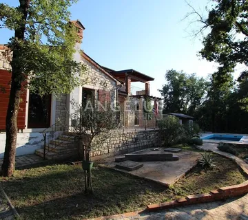 Istra, Buje, kamena vila s bazenom - cover