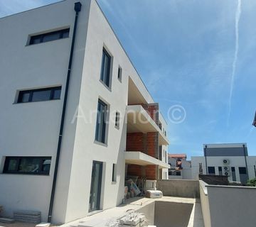 PRIVLAKA/STAN 1 - dvosoban apartman sa bazenom - 250 m od mora - cover