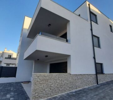 !!Apartman s 3 spavaće sobe u prizemlju (prodaja) - cover