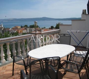 CRIKVENICA CENTAR -KUĆA S APARTMANIMA - cover