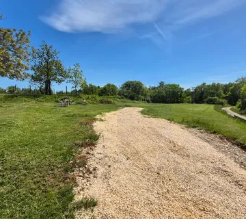 Zemljište okruženo prirodom - Pićan, Pićan
