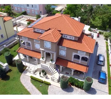Vila S 10 Apartmana I Bazenom - Funtana, Funtana