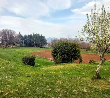 2 Parcele Okružene Prirodom S Odličnim Pristupom - Lazarići, Kršan