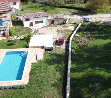 Elegantno Obnovljena Kamena Kuća S Velikim Zemljištem - Labin, Labin